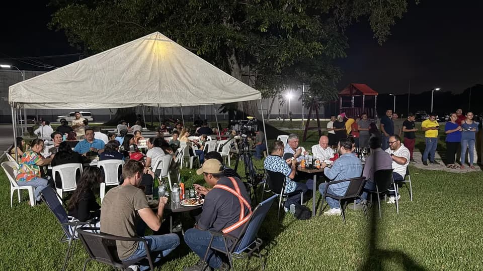 Residents sharing an outdoor community meal at Ciudad Morazán