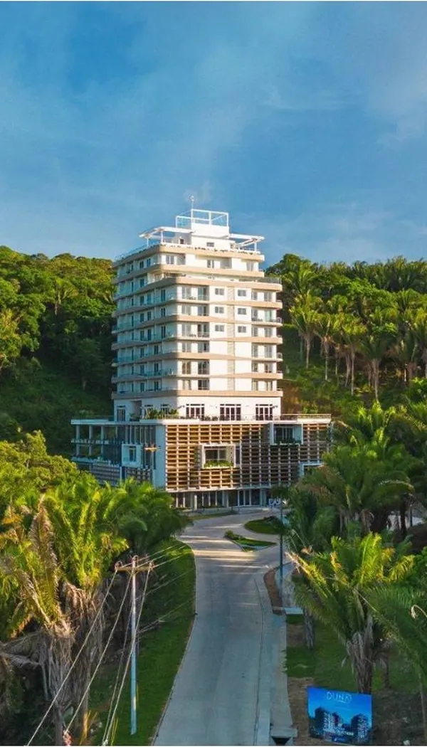 The Duna Tower rising above the forest at Próspera on the island of Roatán, Honduras